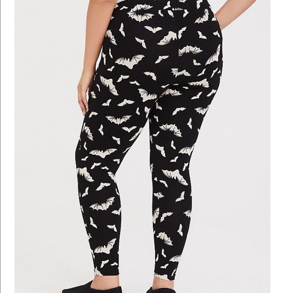 NWT torrid size 3 flying bats leggings - Picture 5 of 7